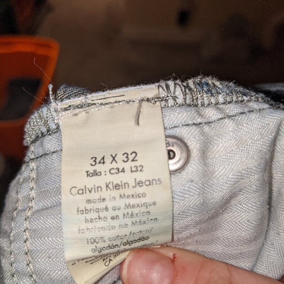 MOVING- offer Calvin Klein dark wash jeans 34 x 32 - Picture 3 of 4